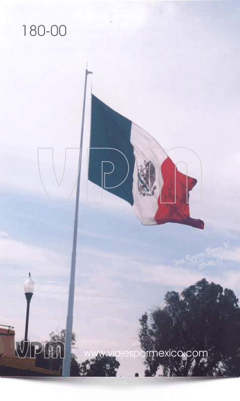 Bandera de México en las instalaciones del Parque Museo de las tres Centurias en Aguascalientes, Ags. México