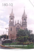 Foto tomada desde la glorieta frente a la Iglesia de la Purísima en Aguascalientes, Ags. México