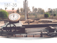 Reloj en maqueta de la estación del ferrocarril en el Parque Museo de las Tres Centurias en Aguascalientes, Ags. México