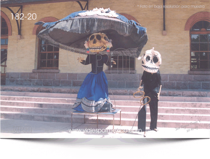 La calaca con su sombrerote en el Parque Museo de las tres Centurias en Aguascalientes, Ags. México