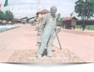 Estatuta de ferrocarrilero en el Parque Museo de las tres Centurias en Aguascalientes, Ags. México