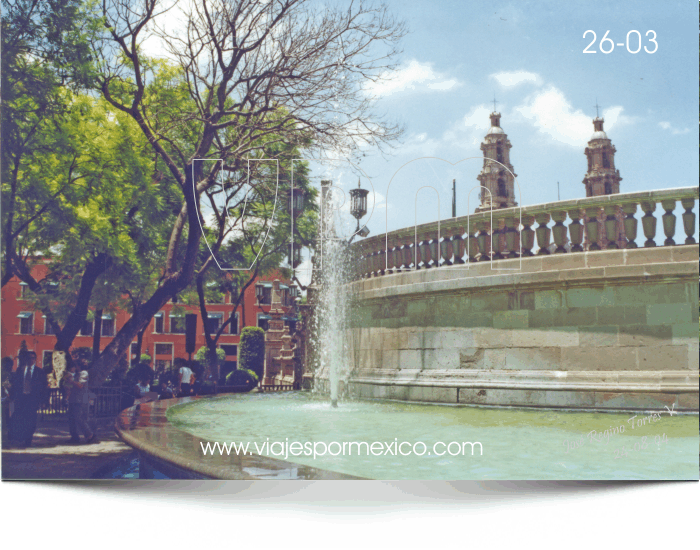 Otra vista de la fuente en la Plaza principal en el centro de Aguascalientes, Ags. México