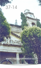Vista parcial de la fachada de la Parroquia Purísima Concepción en Real de Catorce, S.L.P. México