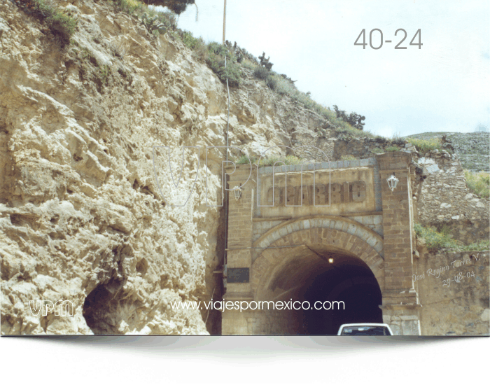 Entrada al Túnel de Ogarrio en la salida del pueblo de Real de Catorce, S.L.P. México