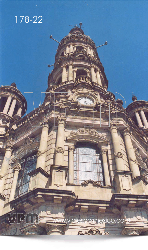 Torre central de la Iglesia de San Antonio en Aguascalientes, Ags. México