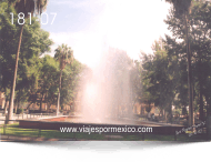 Las aguas danzarinas refrescan el ambiente en el Parque Museo de las tres Centurias en Aguascalientes, Ags. México
