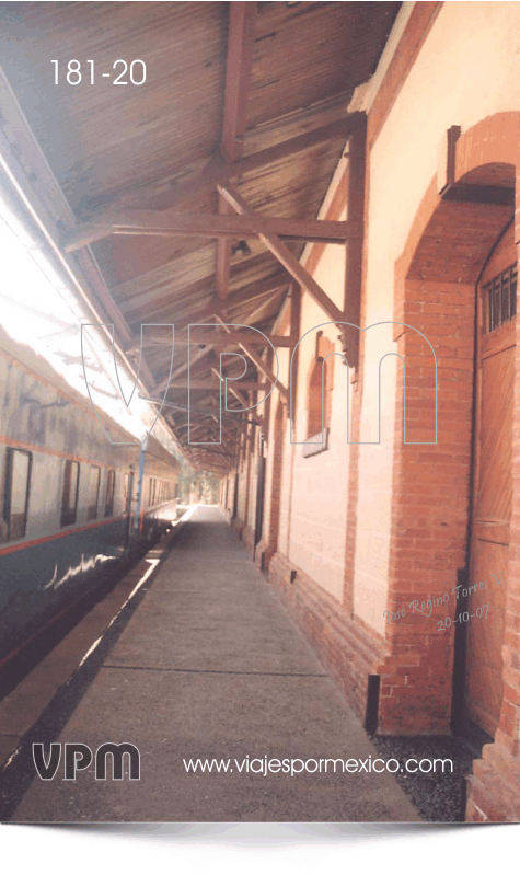 Otra vista del Andén de tren en el Parque Museo de las tres Centurias en Aguascalientes, Ags. México