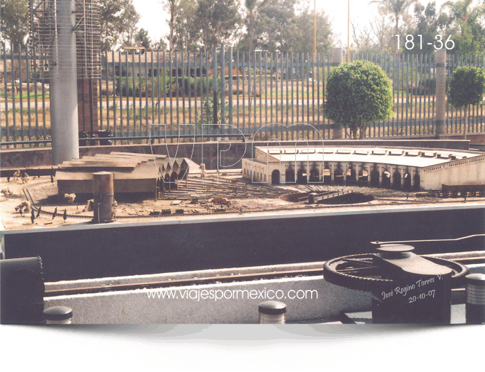 Maqueta de la estación del ferrocarril en el Parque Museo de las Tres Centurias en Aguascalientes, Ags. México