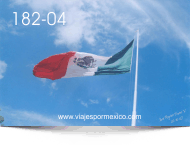 Bandera de México oleando como invitando a los visitantes en el Parque Museo de las tres Centurias en Aguascalientes, Ags. México