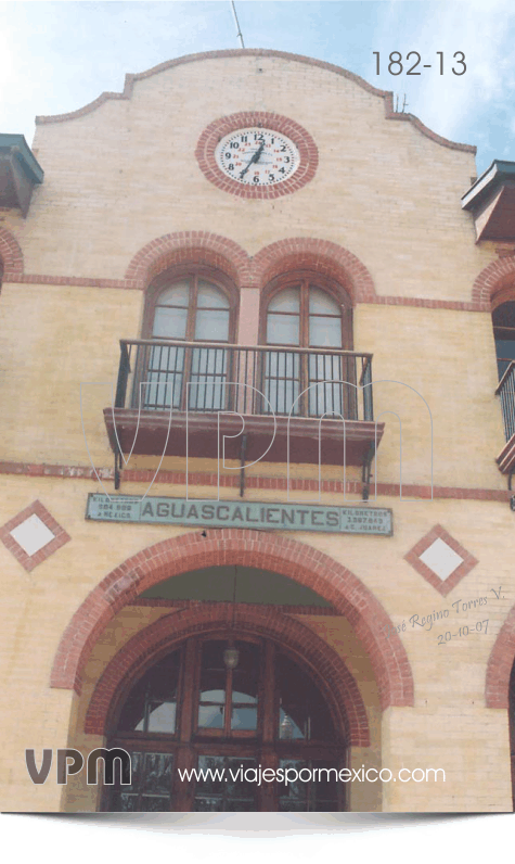 Fachada de la estación antigua en el Parque Museo de las tres Centurias en Aguascalientes, Ags. México