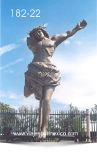 A la interperie El Cristo Roto en el Parque Museo de las tres Centurias en Aguascalientes, Ags. México