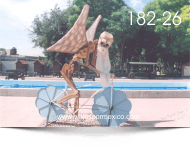 La calaca en bicicleta en el Parque Museo de las tres Centurias en Aguascalientes, Ags. México
