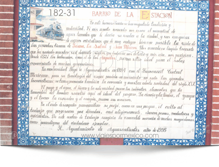Letrero que resume un poco de la historia del Barrio de la estación y el Ferrocarril en el Parque Museo de las tres Centurias en Aguascalientes, Ags. México
