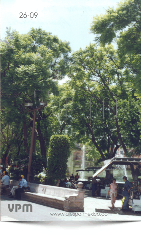 Jardín en la plaza principal del centro de Aguascalientes, Ags. México