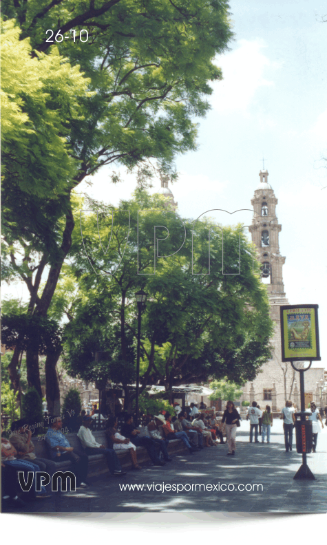 Zona de descanso en la plaza principal en el centro de Aguascalientes, Ags. México