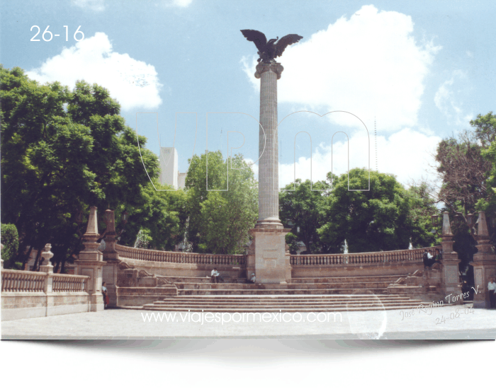 Monumento a la aguila de la libertad en la plaza del centro de Aguascalientes, Ags. México