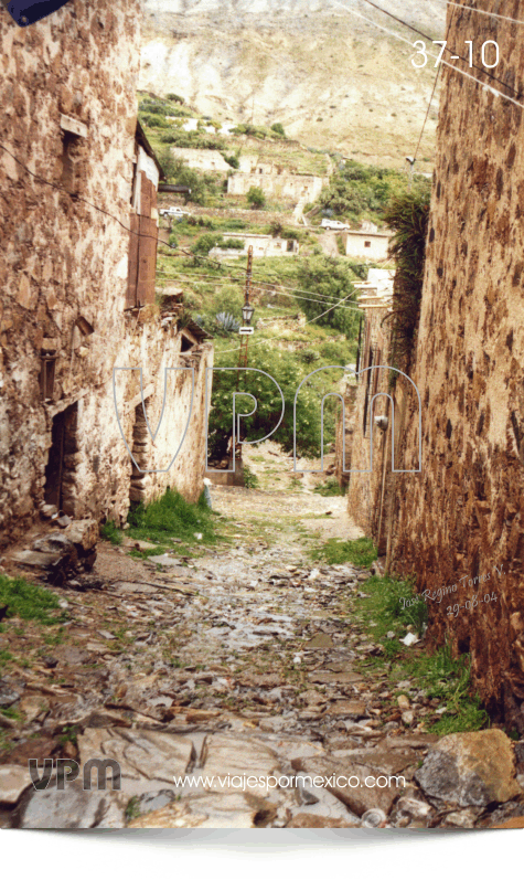 Otro Callejón solitario del pueblo de Real de Catorce, S.L.P. México