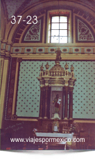 Otro de los altares en el interior de la Parroquia Purísima Concepción de Real de Catorce, S.L.P. México
