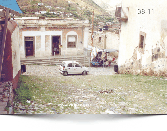 Calle al costado de la Casa de la Moneda en Real de Catorce, S.L.P. México