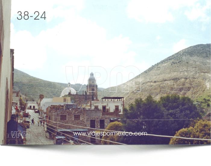 La Torre de la Parroquia y parte del Jardín de Real de Catorce, S.L.P. México