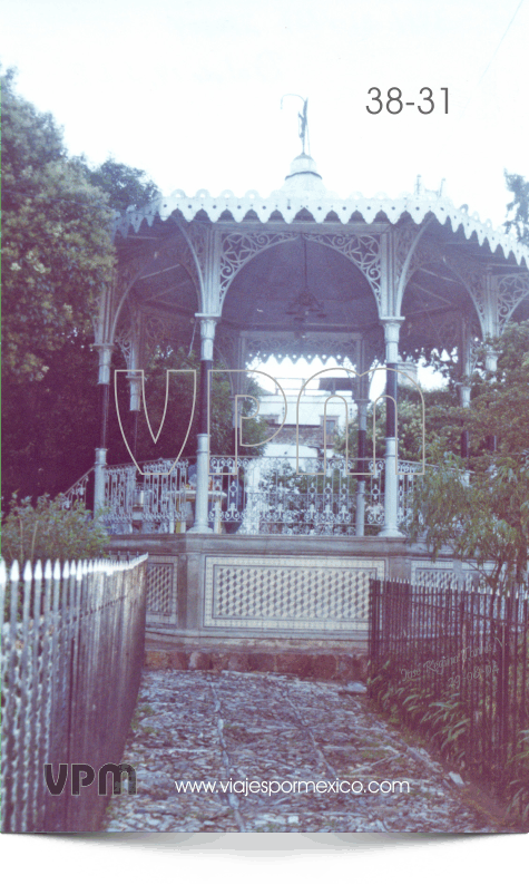 Otra vista del Kiosko en el jardín de Real de Catorce, S.L.P. México