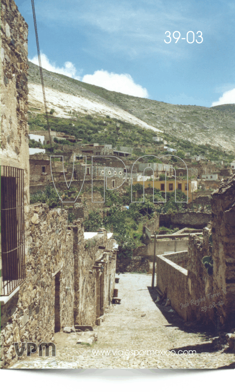 Otra vista del callejón del Palenque en Real de Catorce, S.L.P. México