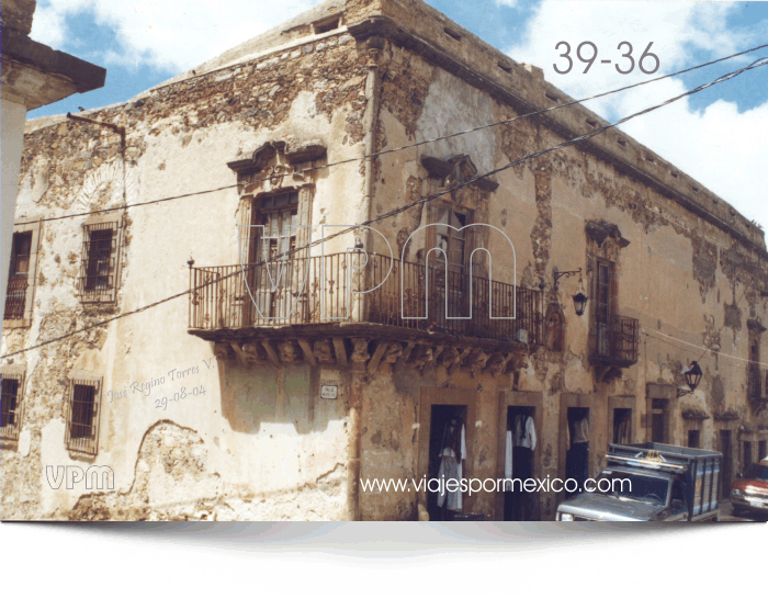 Casa antigua frente al Jardín de Real de Catorce, S.L.P. México