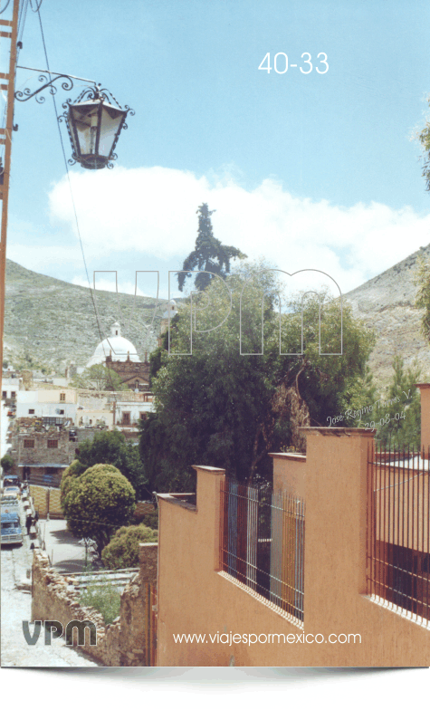 Candil de la calle mirando al Jardín de Real de Catorce, S.L.P. México